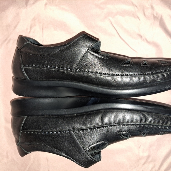 Shoes - Picture 6 of 8